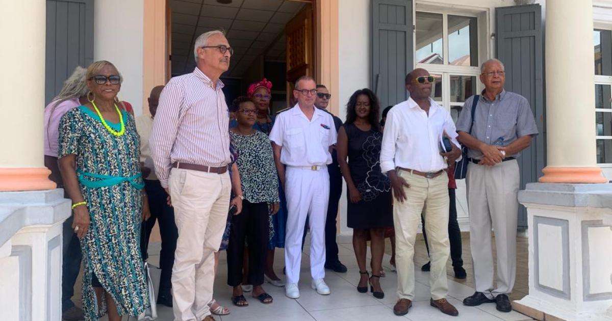     Mobilisation en soutien aux élus victimes de violences à Basse-Terre

