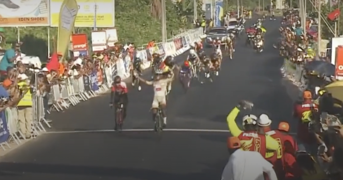     Tour cycliste de Guyane : Meving Gene en Jaune, Edwin Nubul 2ème, avant la dernière étape 

