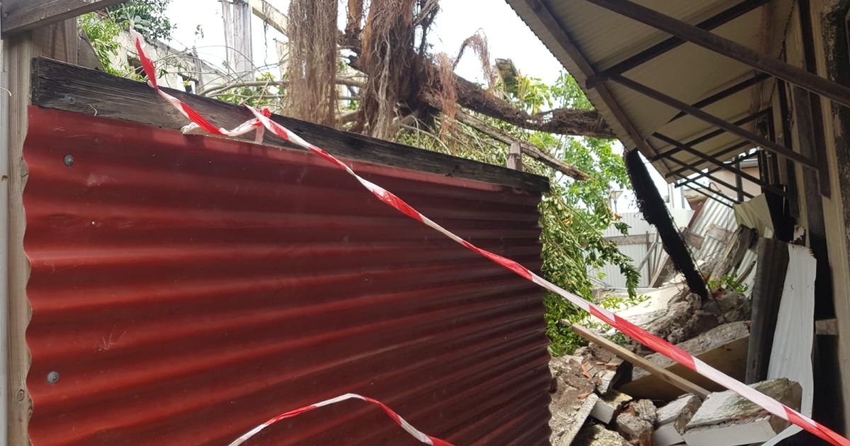     [En images] Un mur de soutènement s'est effondré à Fort-de-France 

