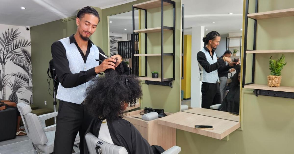     Victor Dordonne : de passage en Martinique, le coiffeur offre ses services 

