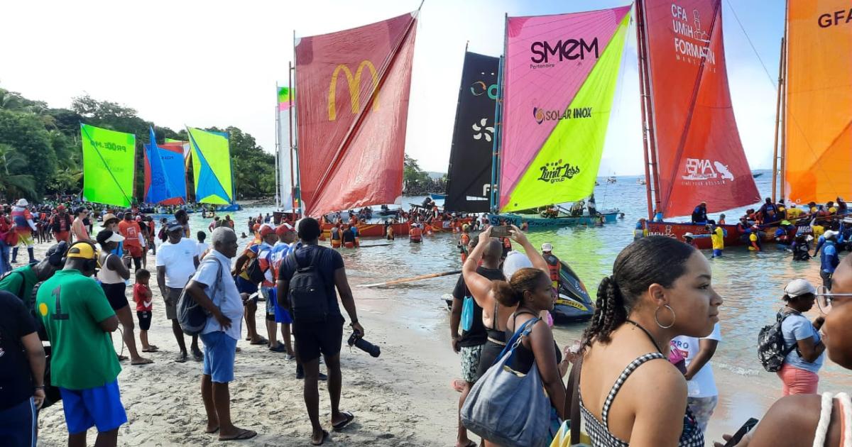     [⭕️DIRECT⛵️] Tour de Martinique des Yoles Rondes : Suivez la troisième étape en direct

