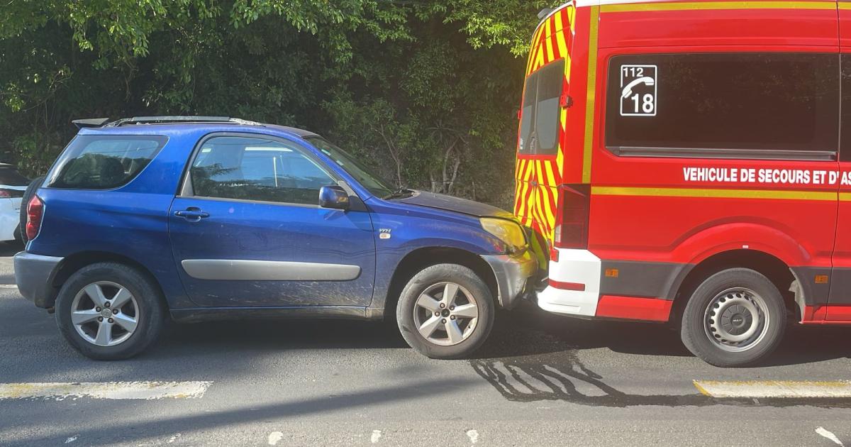     Une voiture percute une ambulance des pompiers au Gosier

