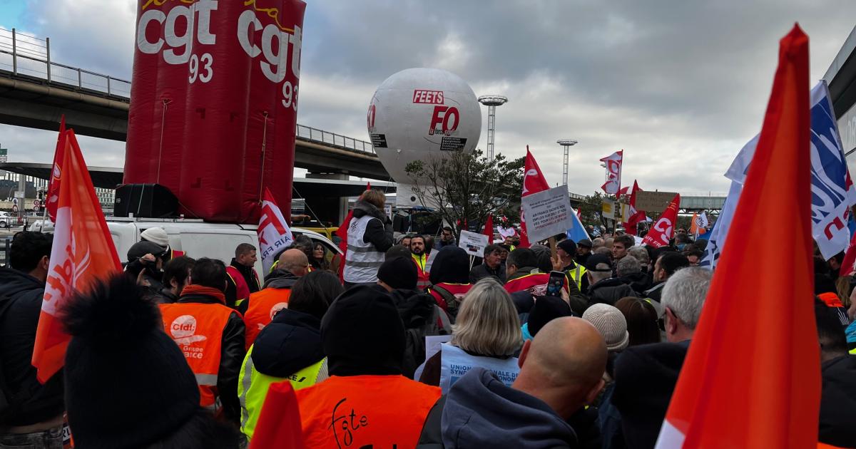     Départ d'Air France d'Orly : mobilisation des syndicats

