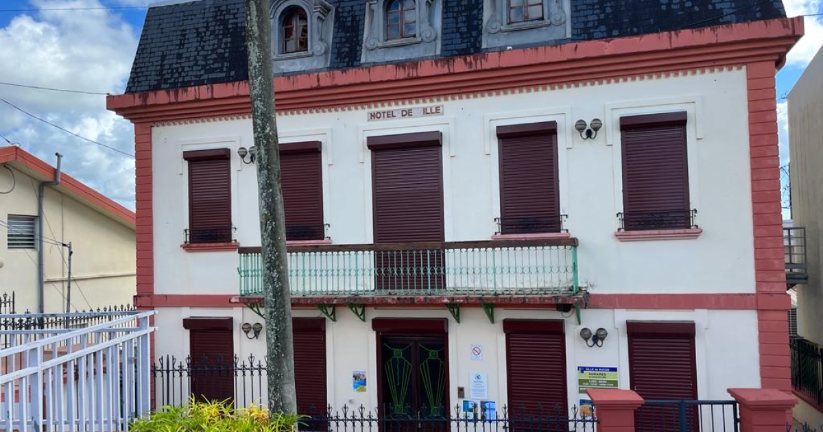     Élections : le bus des municipales s’arrête à Ducos 

