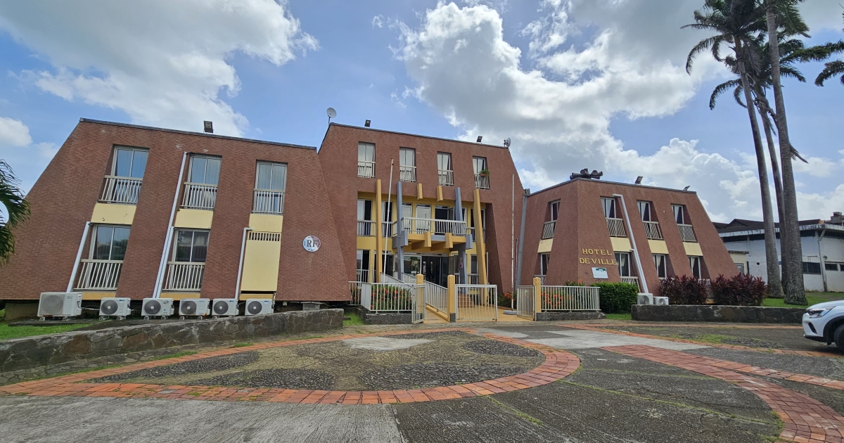     Élections : le bus des municipales s’arrête à Sainte-Marie 

