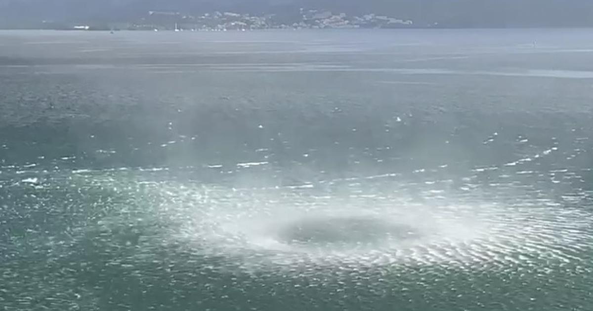     [VIDEO] Une mini tornade observée dans la baie de Fort-de-France

