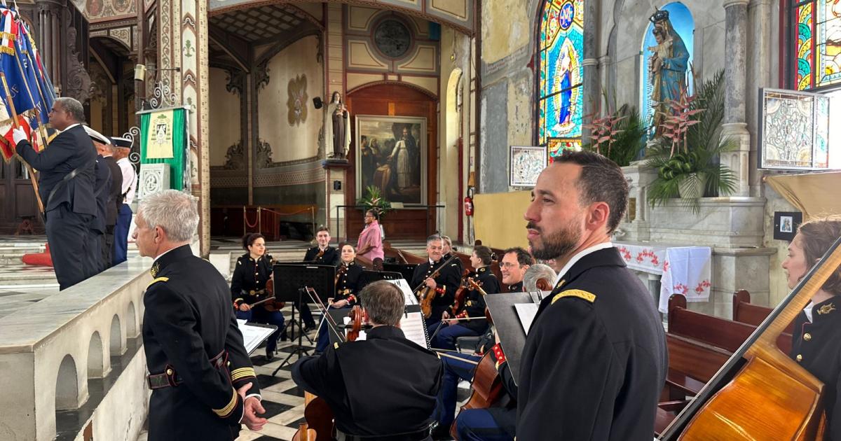     [VIDEO] L’orchestre de la Garde Républicaine fait vibrer la cathédrale de Fort-de-France

