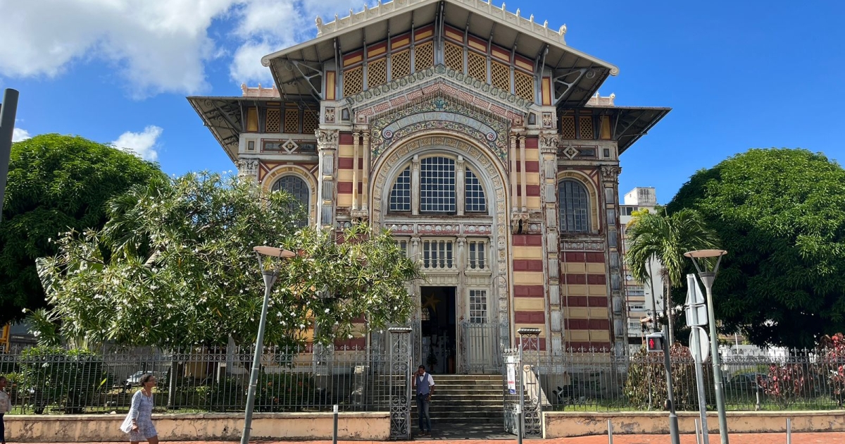     [Série - Trésors en commune] La Bibliothèque Schœlcher, une empreinte de l’histoire de la Martinique

