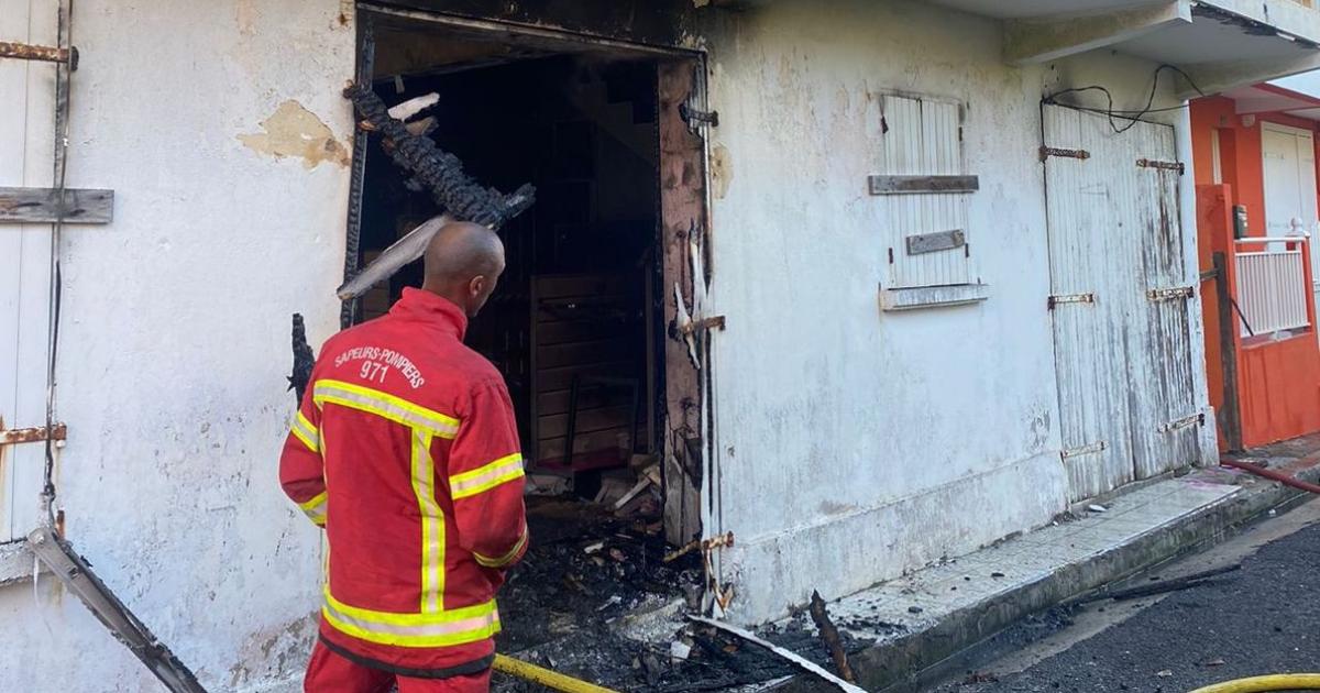     Un entrepôt de vêtements entièrement incendié au Moule 

