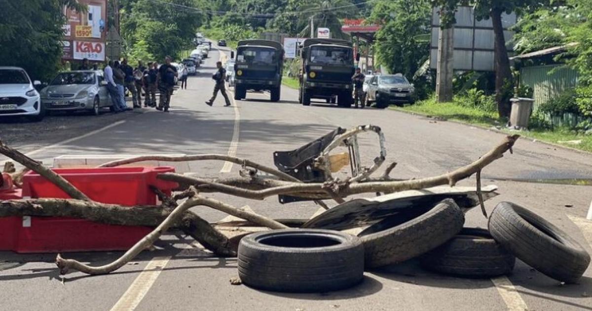     Mayotte bloquée depuis 2 semaines : plus d’un millier de personnes dans la rue 

