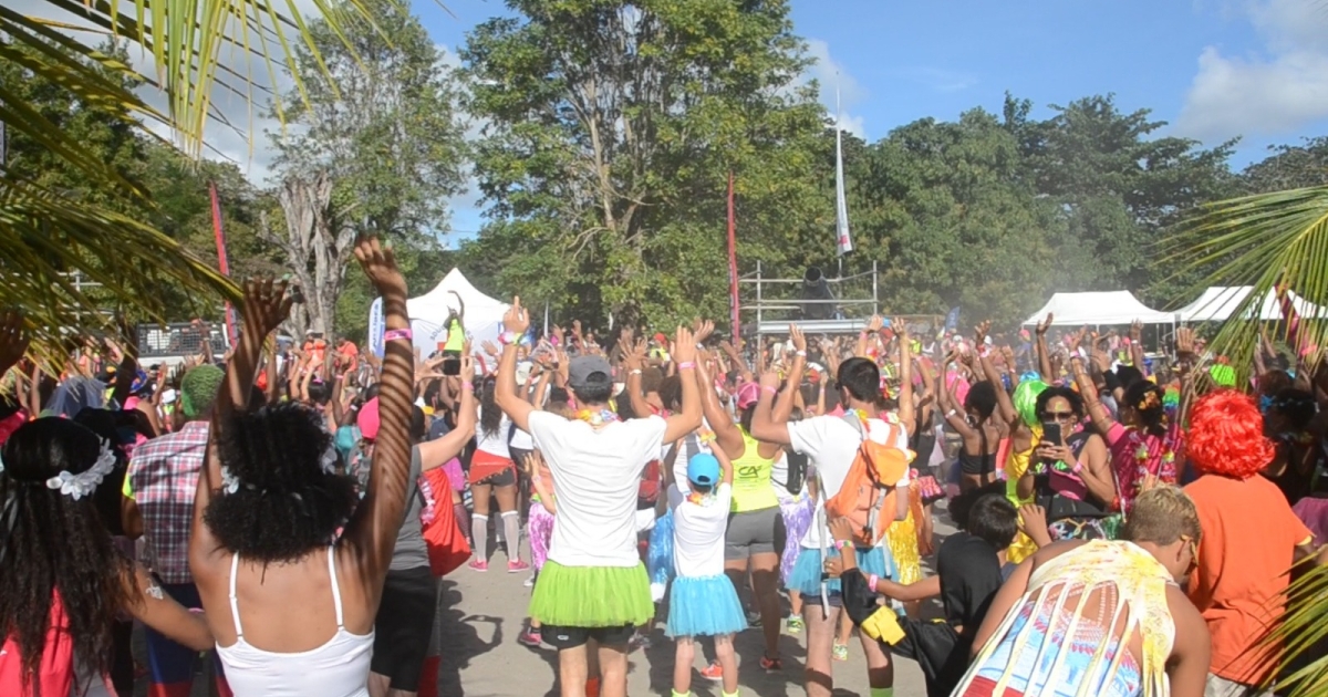     Départ à l’Anse Madame pour la 8e édition de la Schoelcher Carnival Run

