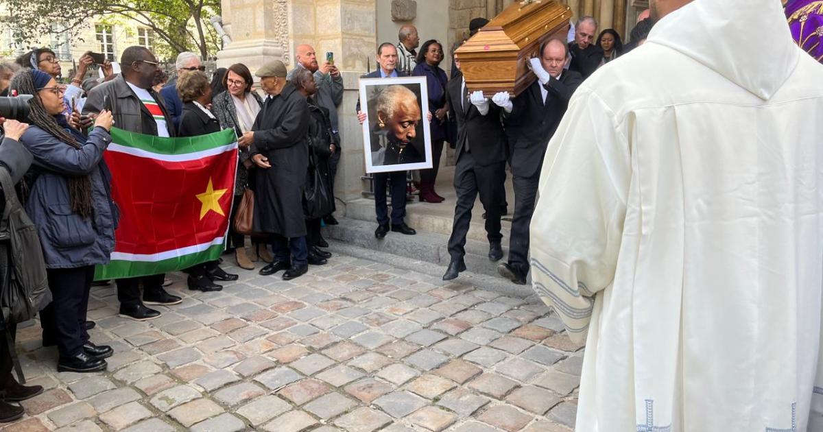     Emotion et fierté aux obsèques de Maryse Condé à Paris

