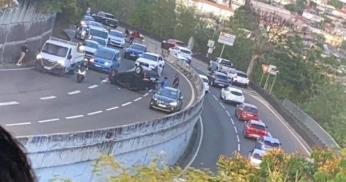     Un accident entre deux véhicules provoque de gros embouteillages entre Fort-de-France et Schoelcher

