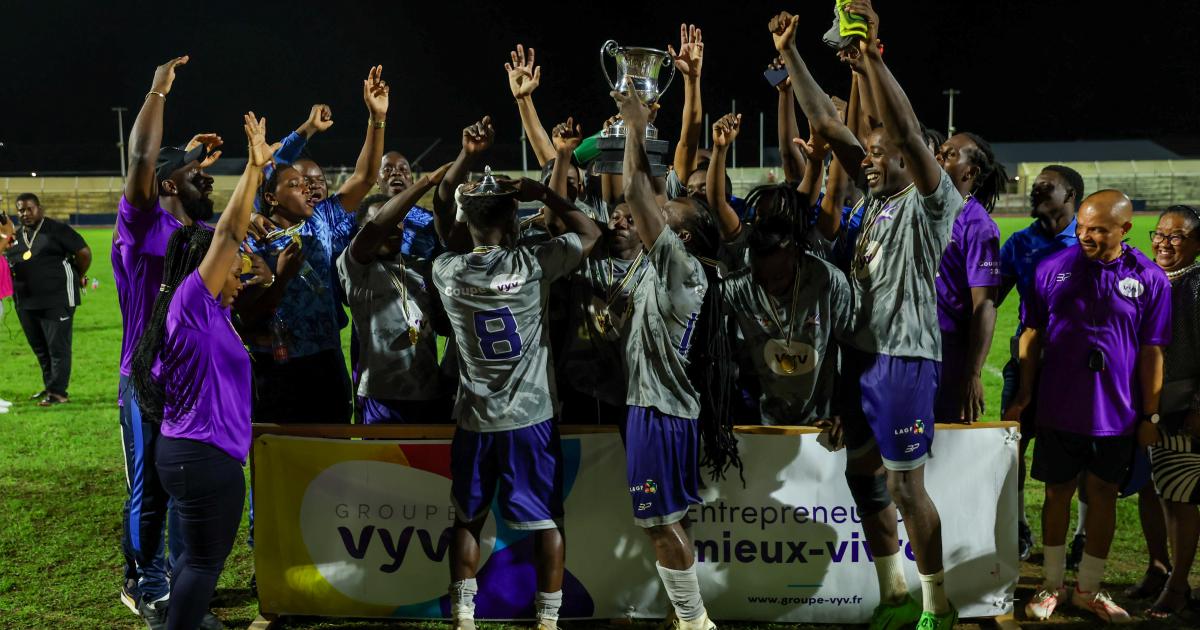     L'AS Étoile de Matoury remporte la Coupe Vyv !

