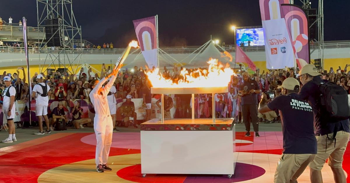     [EN IMAGES] Flamme olympique : revivez l’allumage du chaudron en Guadeloupe !

