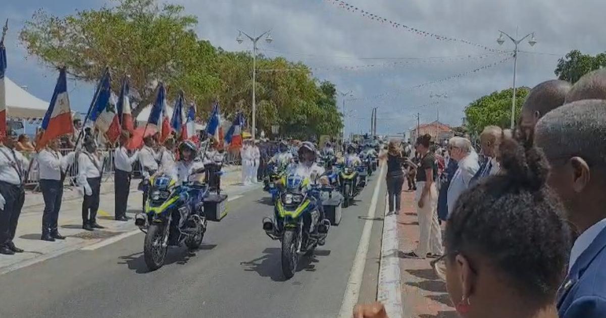     Le public au rendez-vous du défilé militaire du 14 juillet à Basse-Terre

