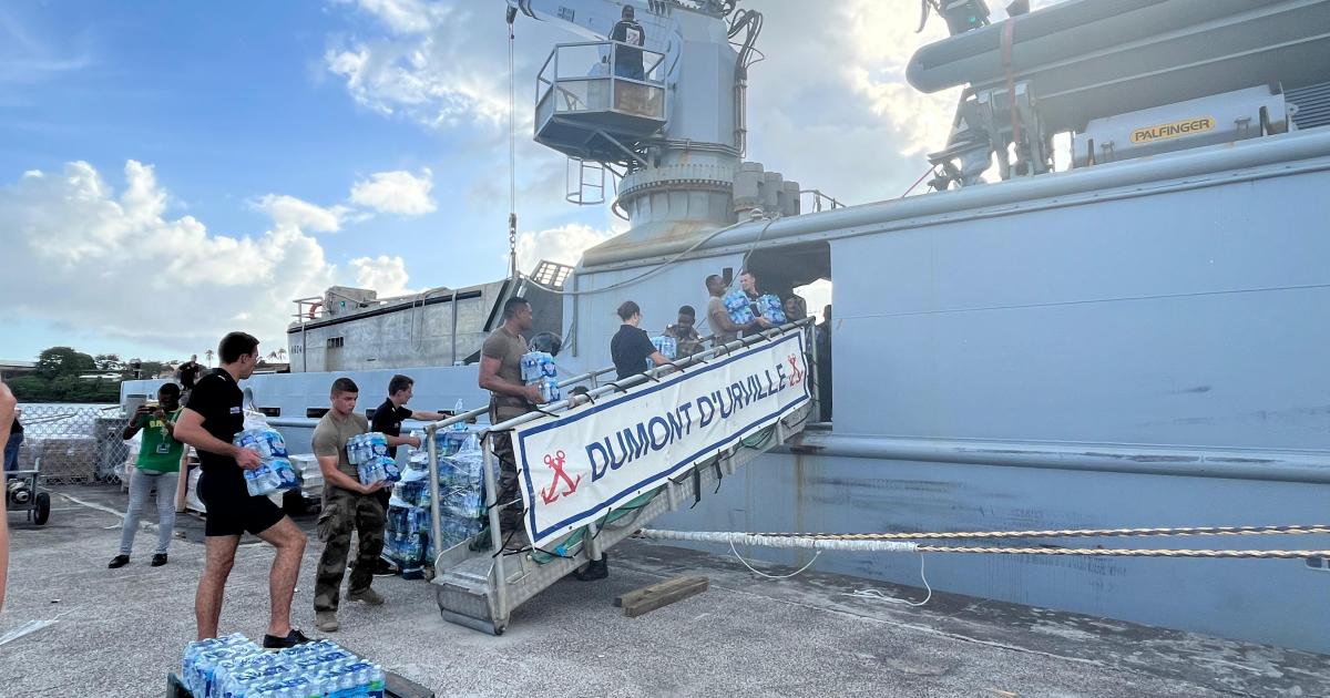     [EN IMAGES] Les Forces Armées aux Antilles partent aux Grenadines avec du fret humanitaire 

