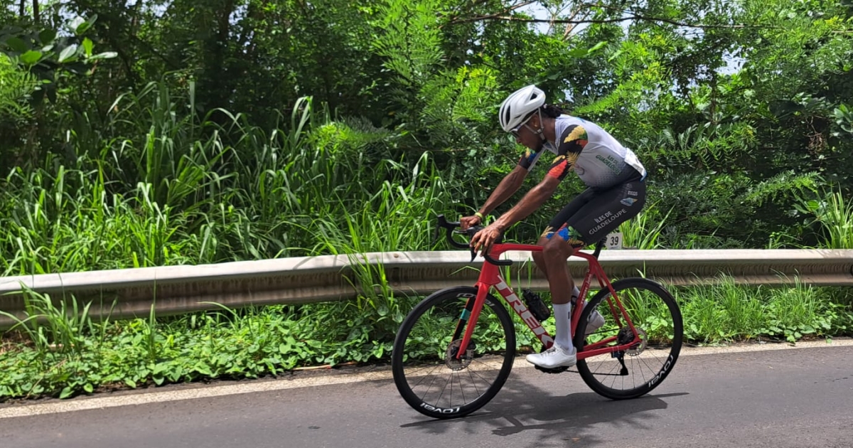     Tour de Marie-Galante 2026 : Meving Gène vainqueur au sprint de la 2e étape, Rémi Marcoux maillot jaune

