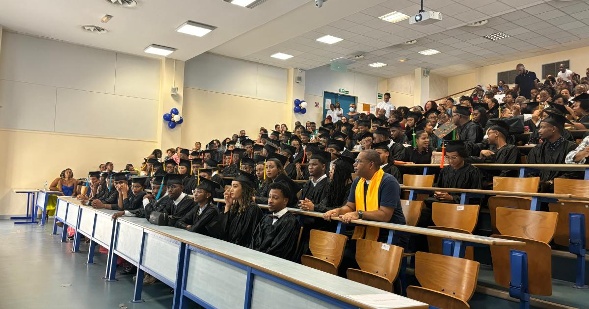     Cérémonie de remise de diplômes à l’américaine à l’IUT de Martinique 

