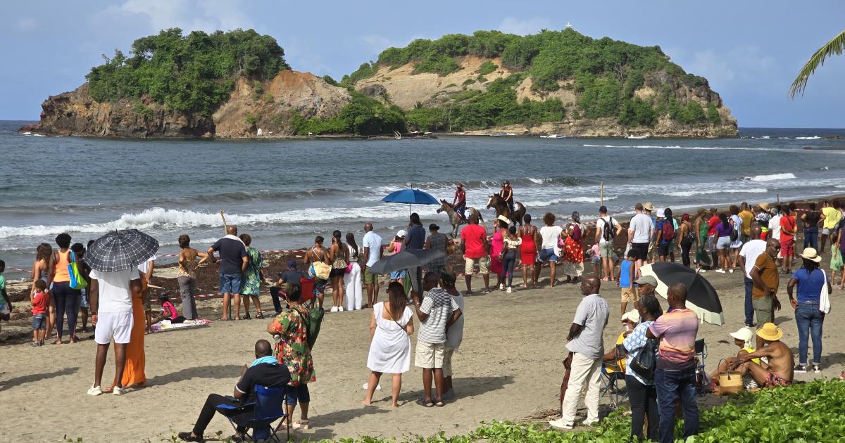     Courses de chevaux sur la plage, Sainte-Marie perpétue la tradition

