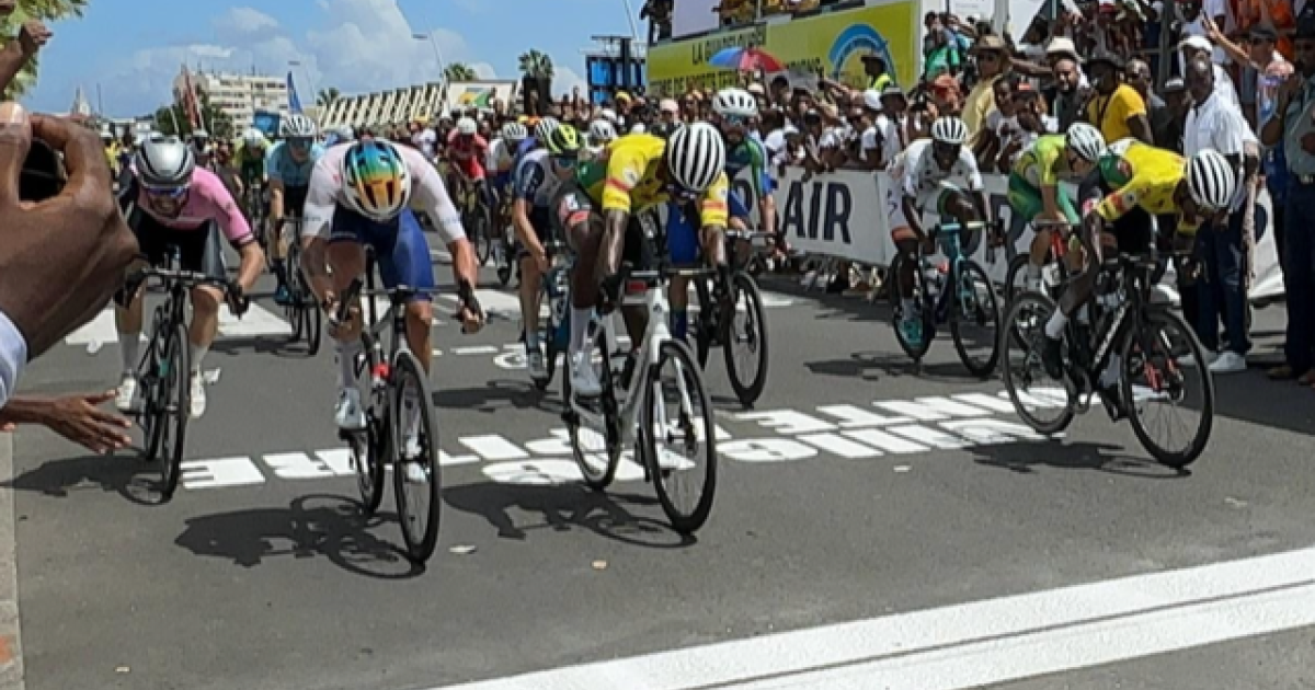     [⭕️DIRECT🚲] Victoire du Vendéen Kaden Hopkins au sprint devant Lionel Miny et Jules Lanclume 

