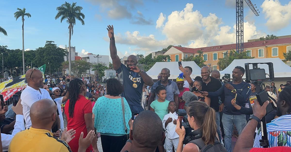     [Direct] Le retour de Teddy Riner en Guadeloupe

