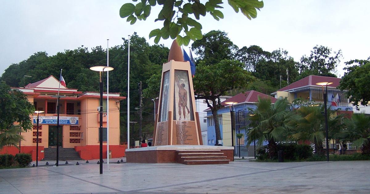     L'émotion aux Abymes après la mort d'un enfant écrasé par une baie vitrée

