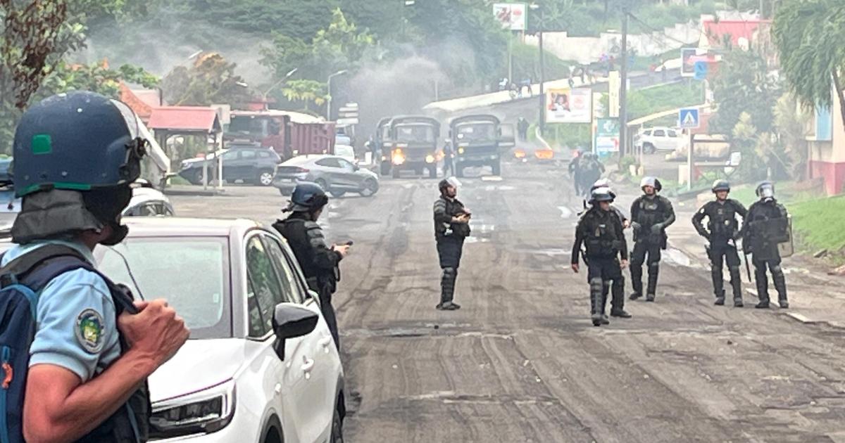     [EN IMAGES] Barrages routiers et fortes tensions à Case-Pilote 

