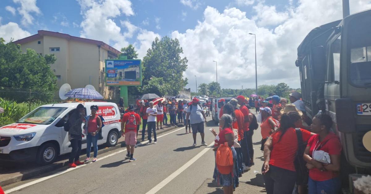     [EN IMAGES] Nouveau rassemblement du RPPRAC devant le centre commercial de Génipa

