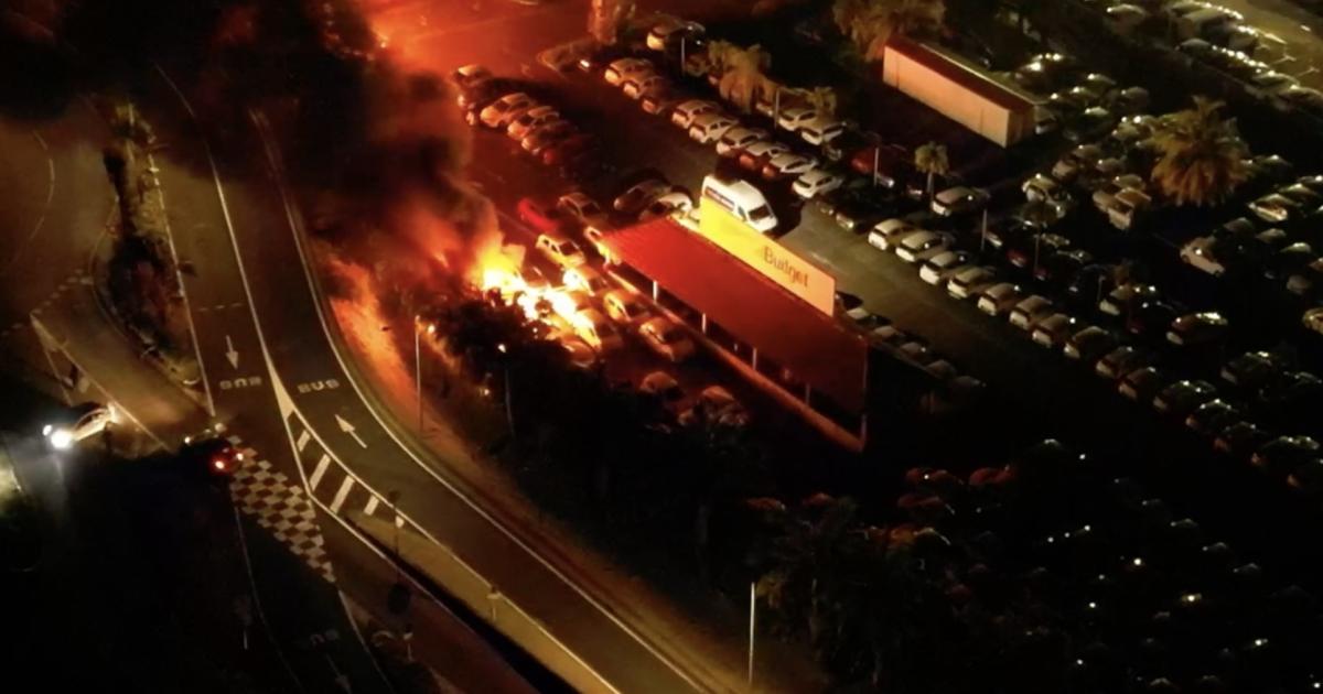     [VIDÉOS] Incendies et pillages continuent, malgré une première nuit de couvre-feu en Martinique

