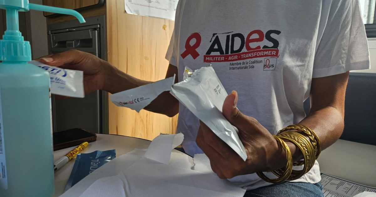     "C'est mon mari qui m'a contaminée" : Christelle vit depuis 22 ans avec le VIH

