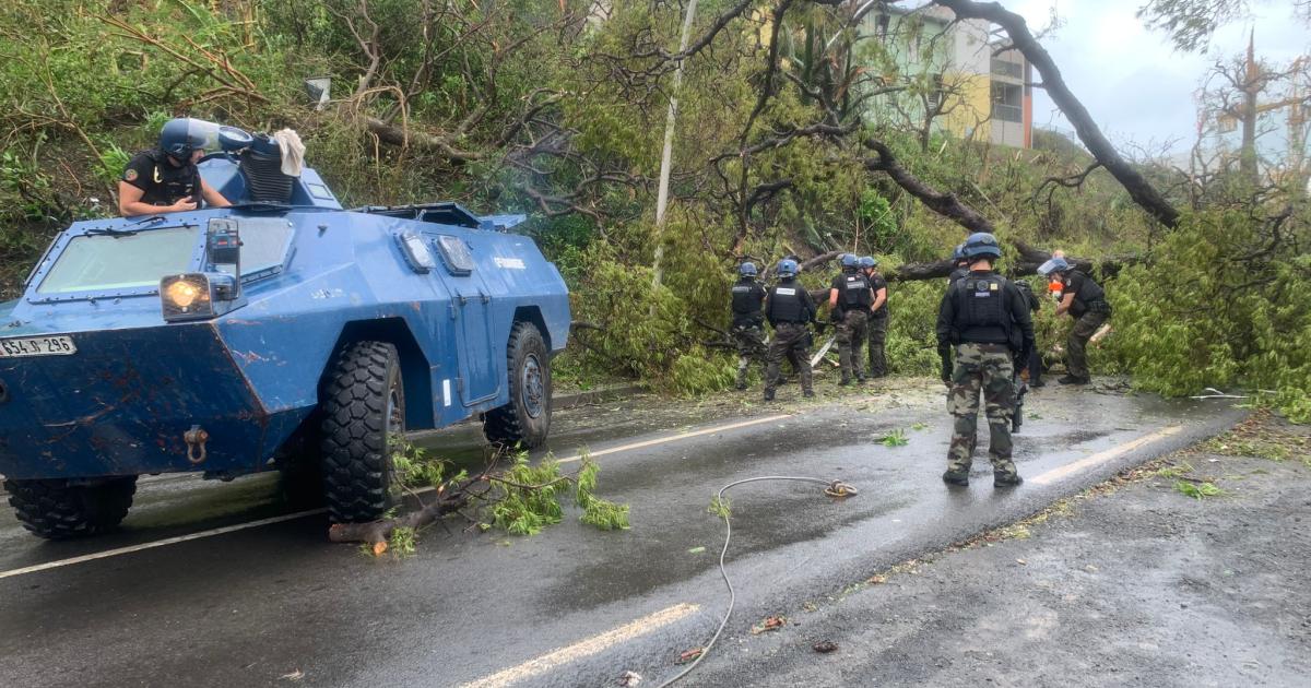     Cyclone Chido : course contre la montre pour secourir les habitants de Mayotte

