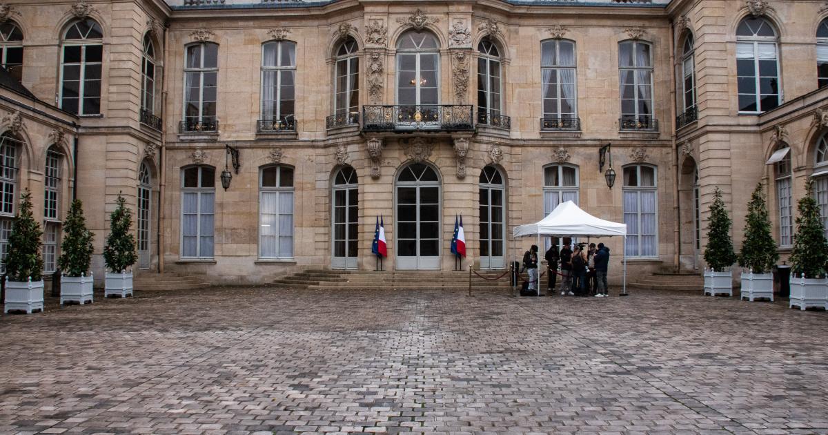     Macron reporte encore la nomination du Premier ministre, attendue vendredi matin

