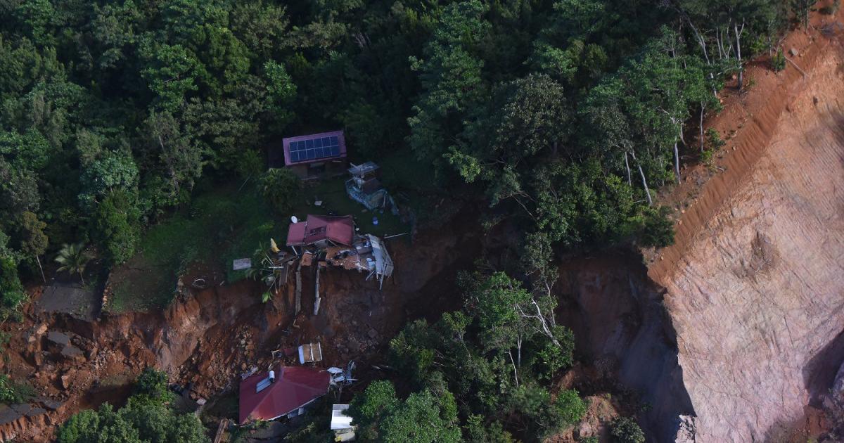     Glissement de terrain à Deshaies : une maison s’effondre et des questions se posent

