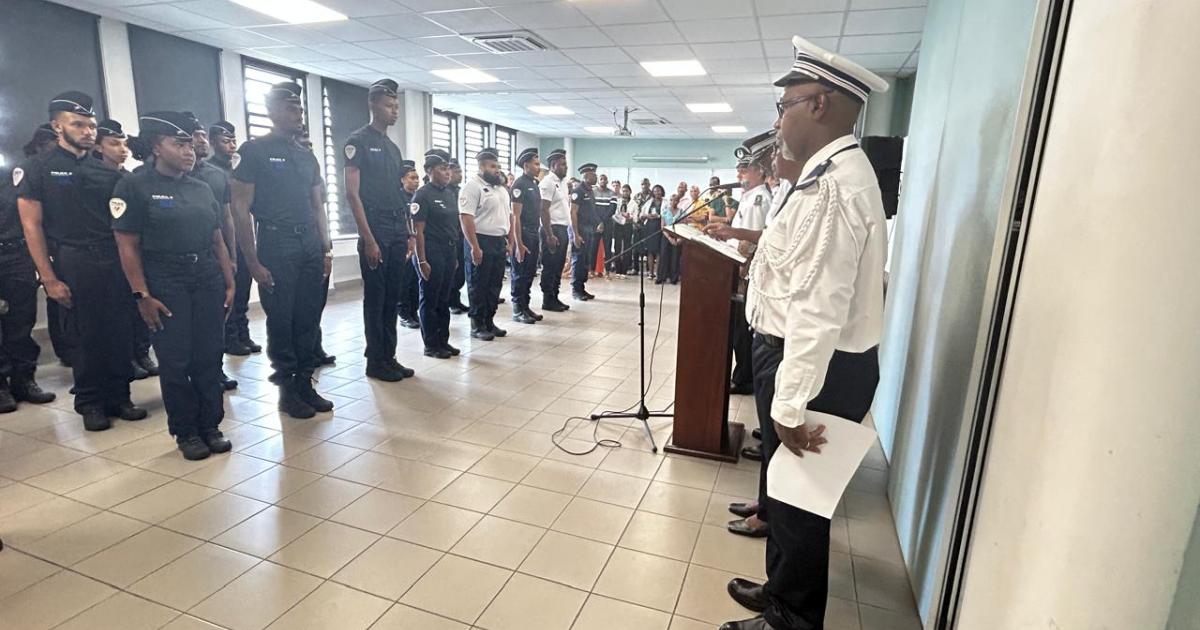     12 nouveaux policiers adjoints martiniquais diplômés 

