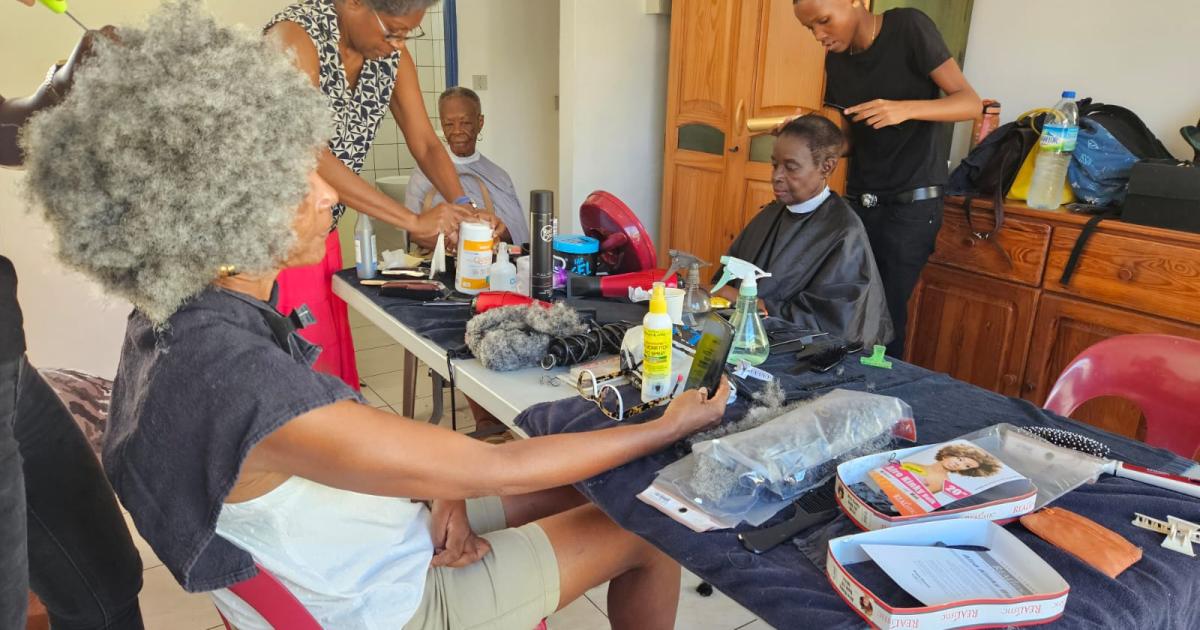     Un moment de partage intergénérationnel autour de la coiffure avec l’OMASS

