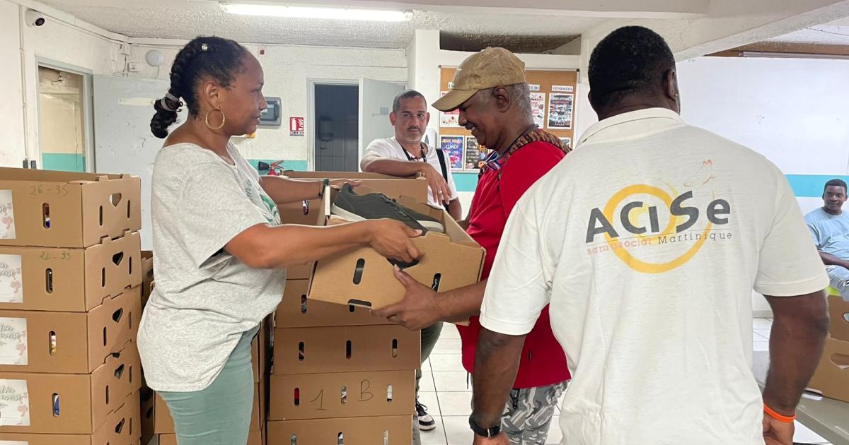     Plus de 50 colis de Noël distribués par l’Acise Samu social de Martinique

