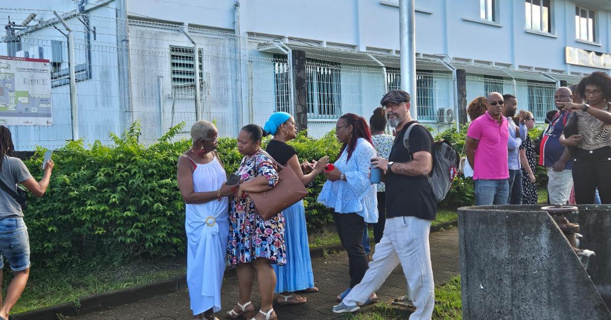     Mobilisation de parents d’élèves au collège Georges Elisabeth de Rivière-Salée

