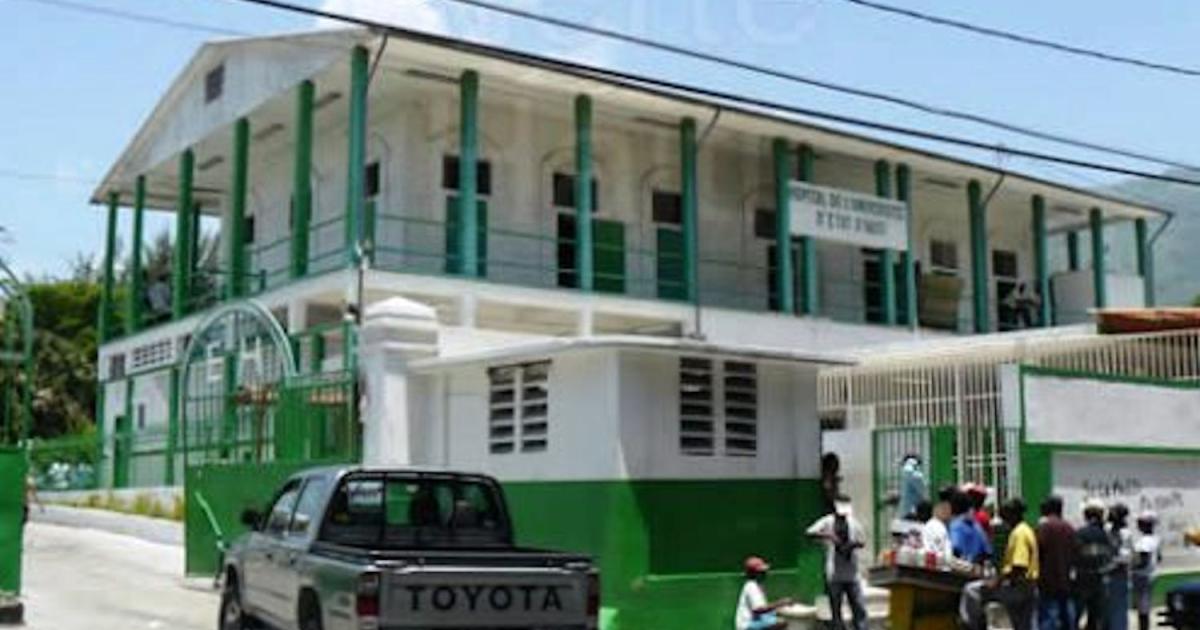     Réouverture de l’hôpital général en Haïti : 7 journalistes blessés par balles, dont deux morts et un policier tué 

