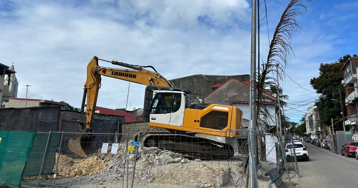     Bâtiment détruit à Pointe-à-Pitre, les habitants du quartier Fond Laugier subissent les conséquences

