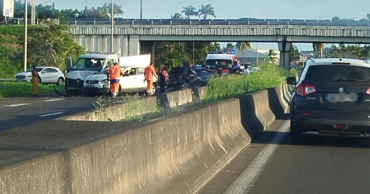     L'autoroute coupée au niveau de l'aéroport après un accident


