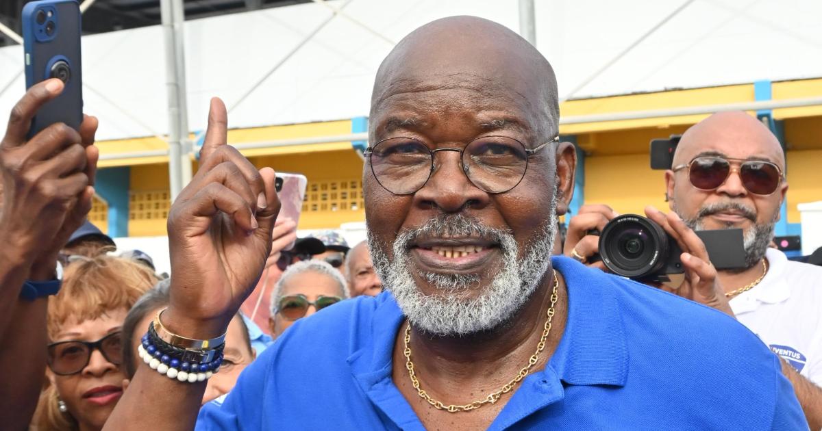     Inauguration du stade Marius Trésor à Sainte-Anne, la grande foule au rendez-vous

