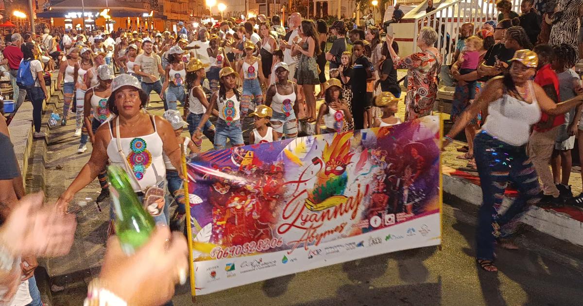      [EN IMAGES] La Parade des rois ouvre la saison carnavalesque à Pointe-à-Pitre

