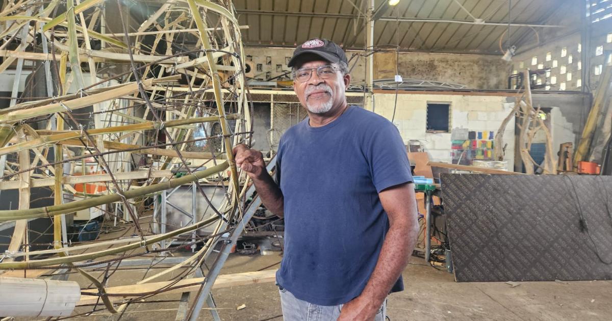     Mystères autour du Roi Vaval 2025, un personnage assis, avec un gros ventre

