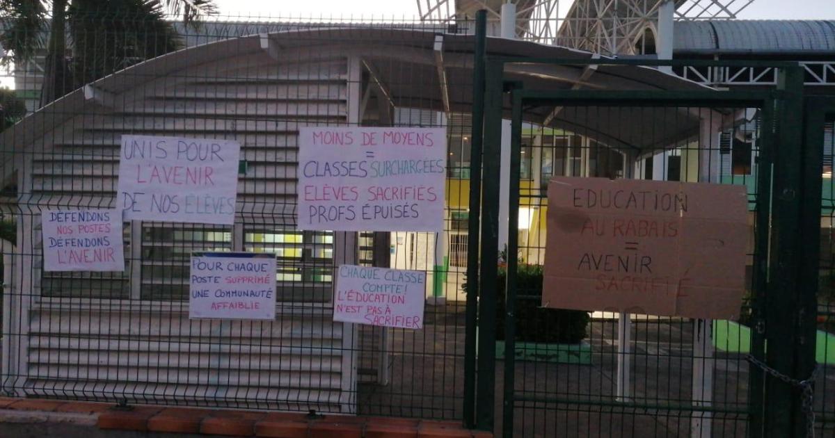     Mobilisation au lycée Yves Leborgne contre des fermetures de classes annoncées

