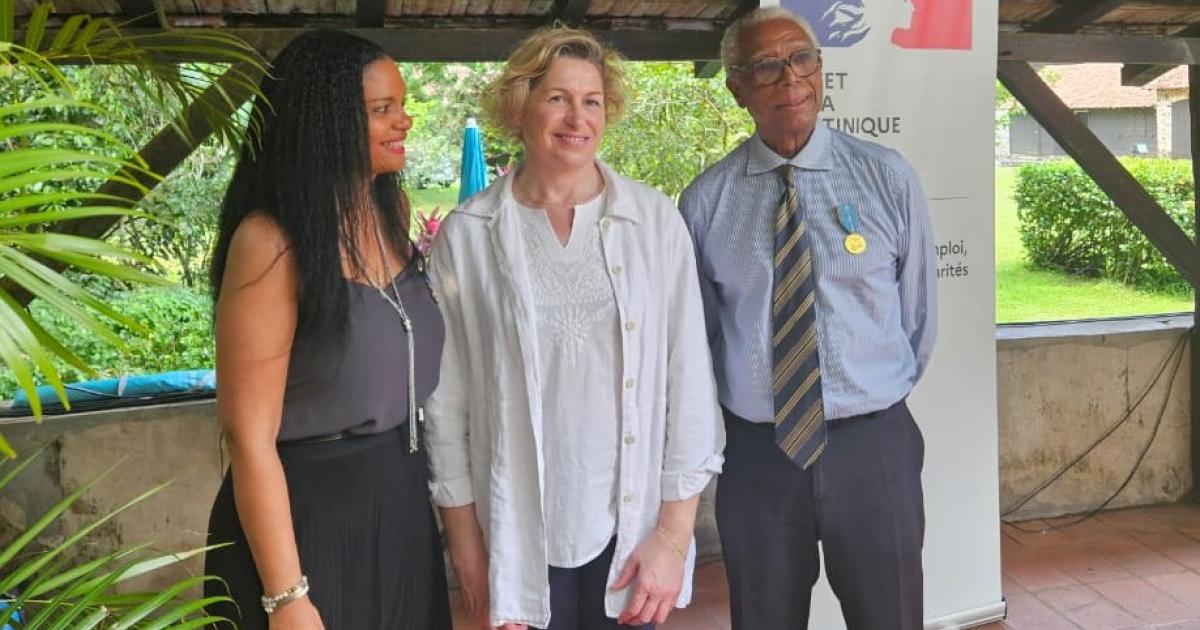     Deux Martiniquais reçoivent la médaille du tourisme des mains de la ministre

