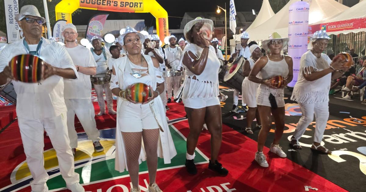     [En images] Un lundi gras électrique à Basse-Terre

