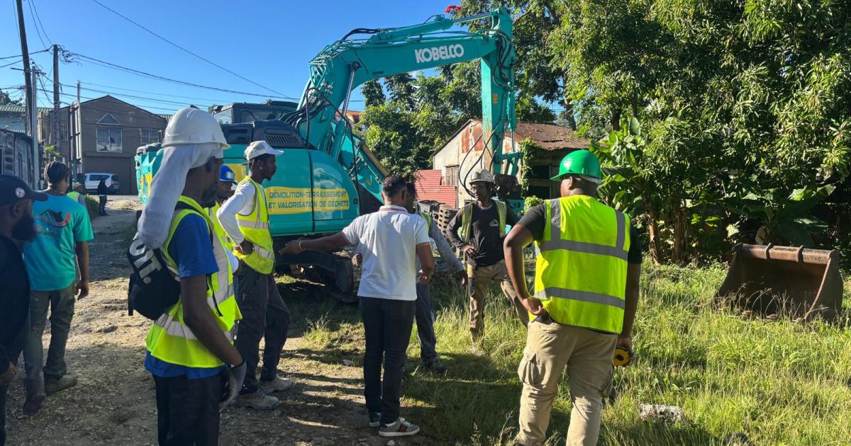     Démolition à Vieux-Bourg : les premiers coups de pelle pour un nouveau quartier

