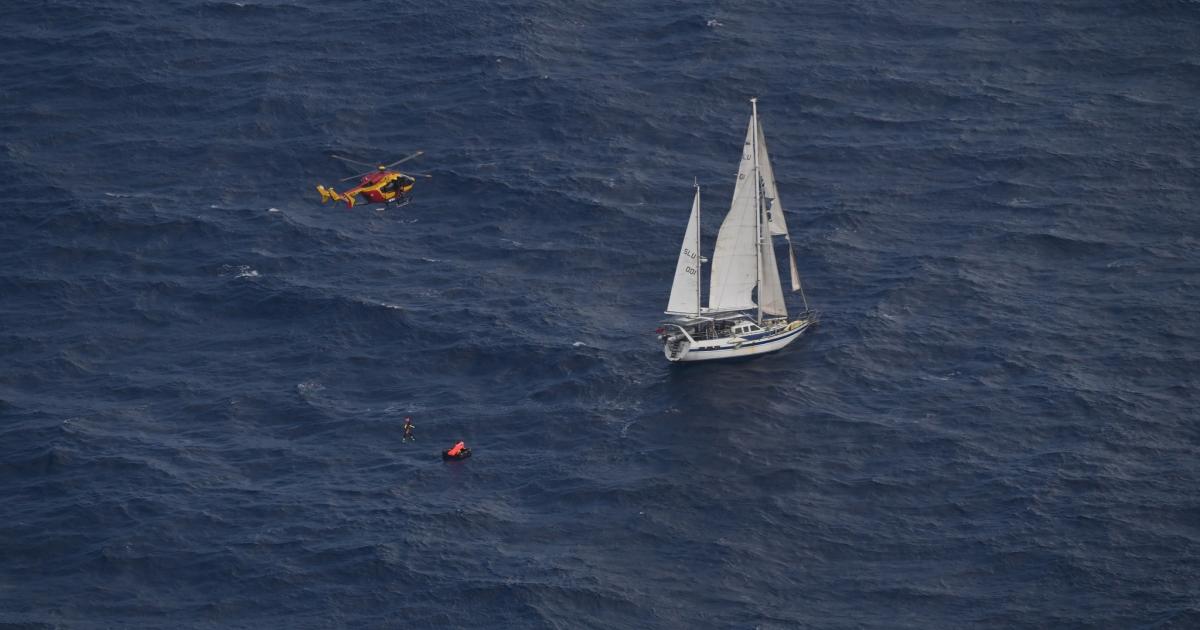     Trois personnes secourues à bord d'un voilier au large de la Martinique

