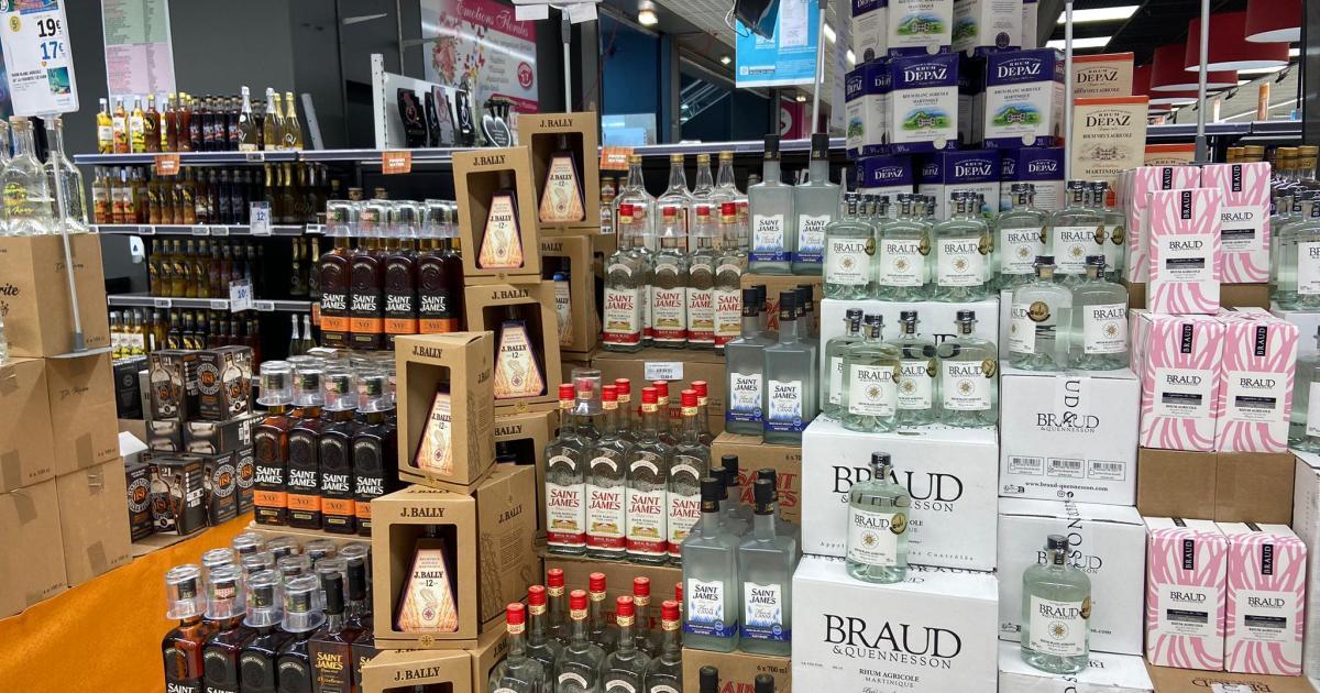     Hausse des droits de douane américains, les producteurs de rhum martiniquais inquiets

